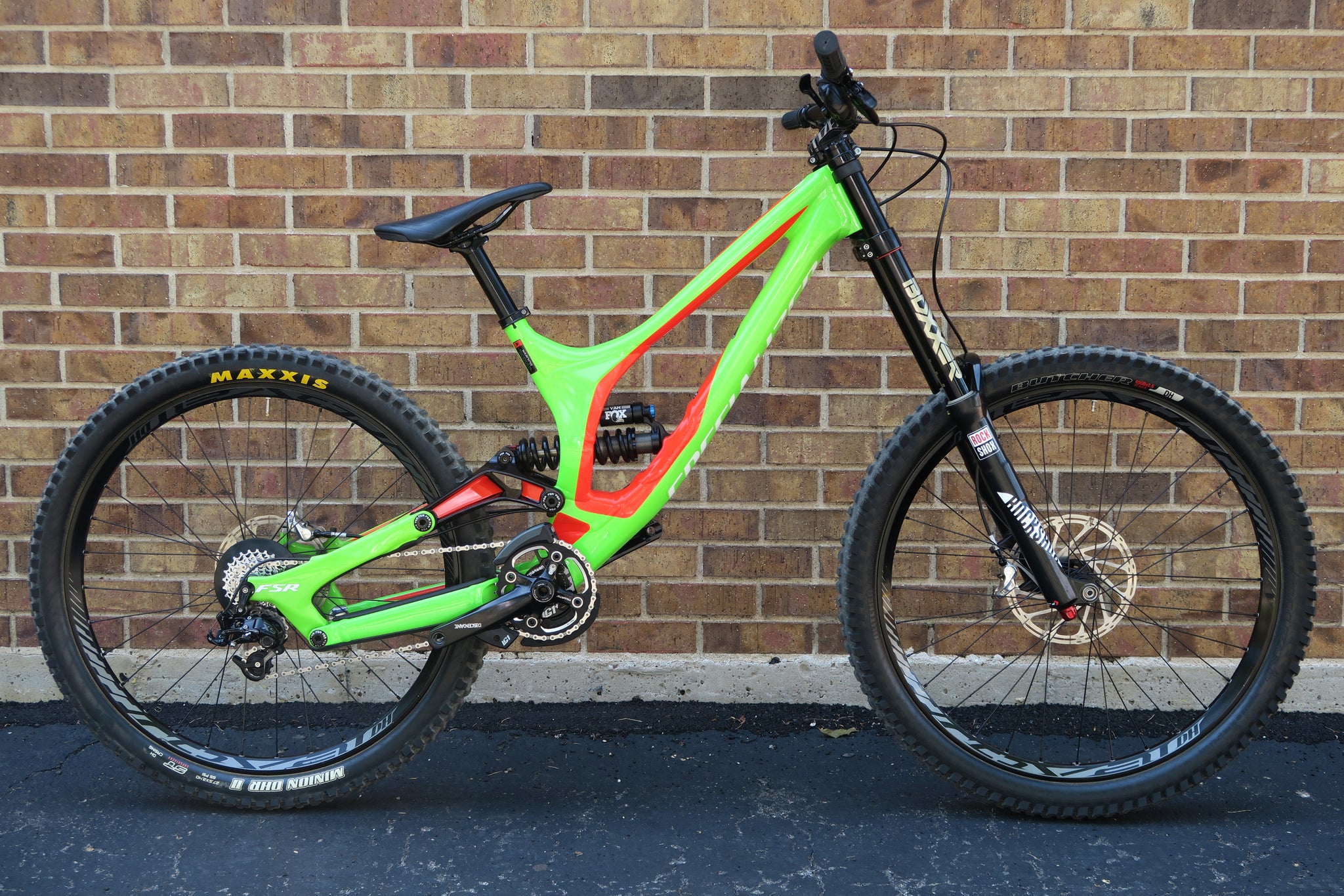 2017 SPECIALIZED DEMO 8 l ALLOY 27.5"