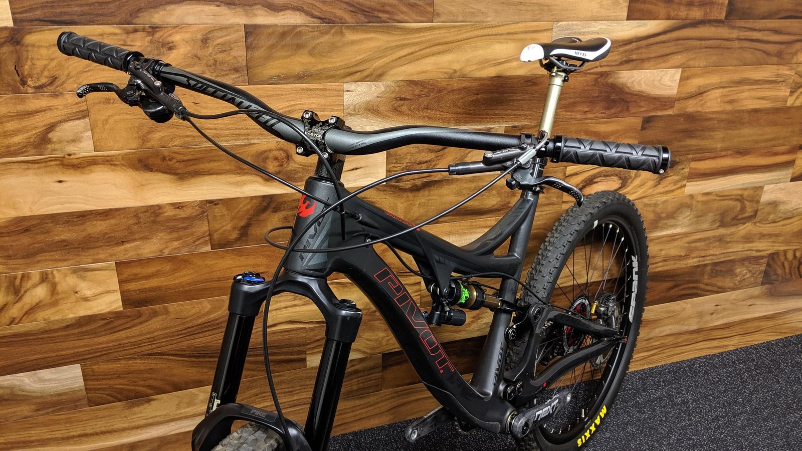 2015 PIVOT CYCLES MACH 6 CARBON 27.5"