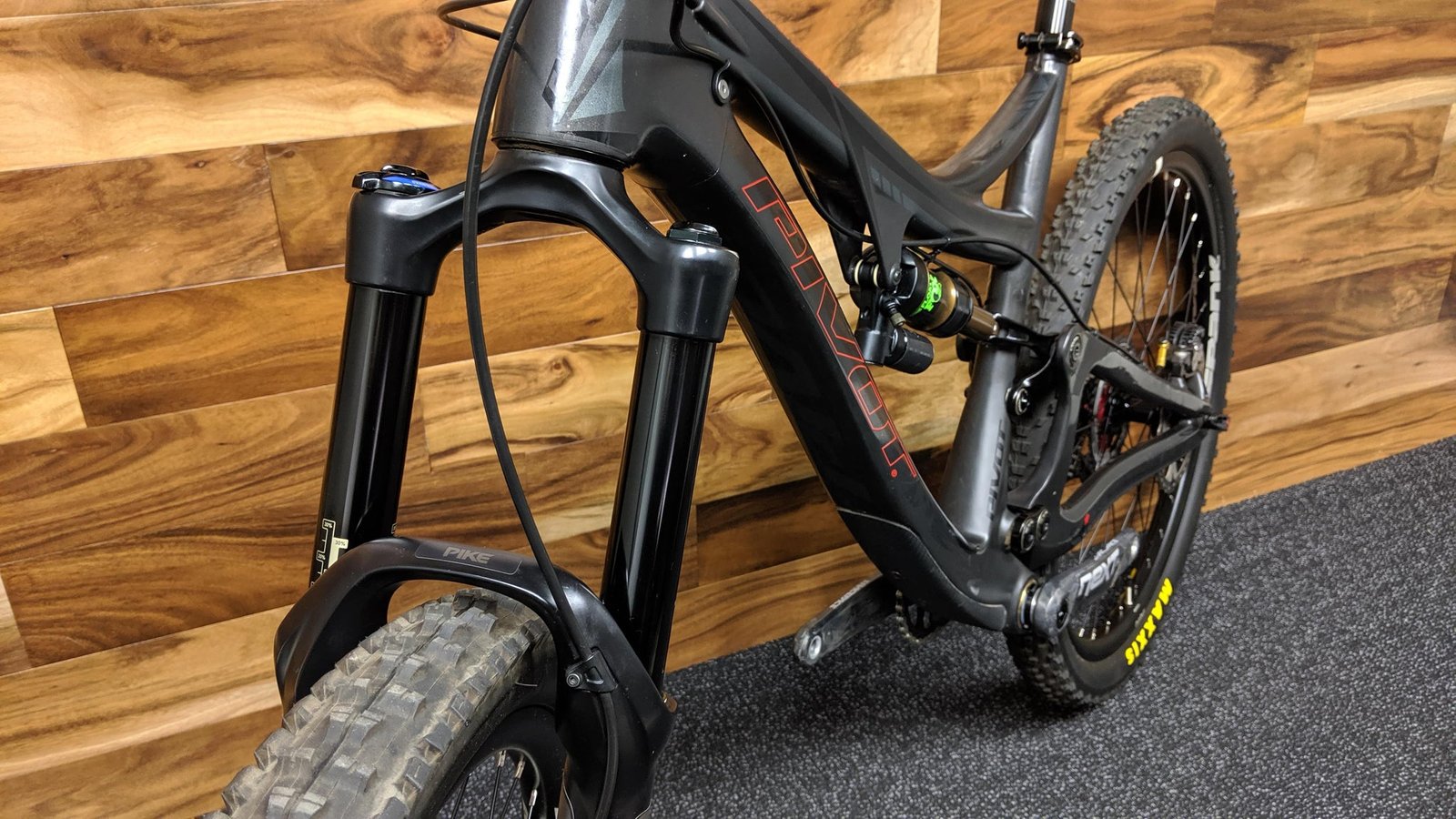 2015 PIVOT CYCLES MACH 6 CARBON 27.5"